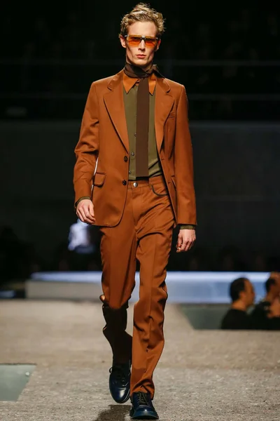 Look 10